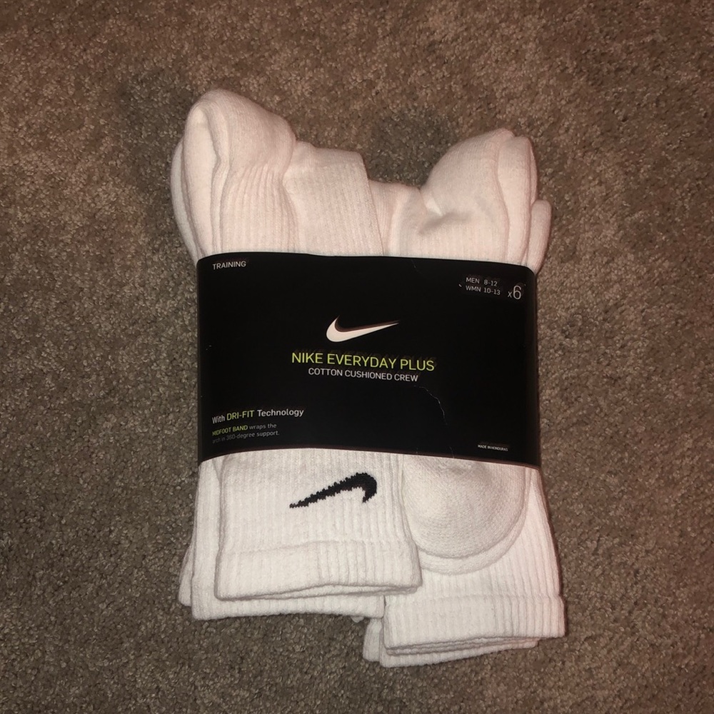 Nike Crew Socks Pack of 6 | Never Been Worn